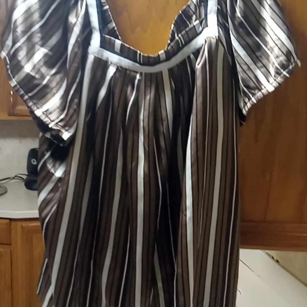 LANE BRYANTS WOMENS TOP SIZE 18/20